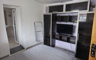 Casa 35 mp cu curte 300 mp, Micro 17 – Str. Oltului, 250 euro lunar - Poză 2