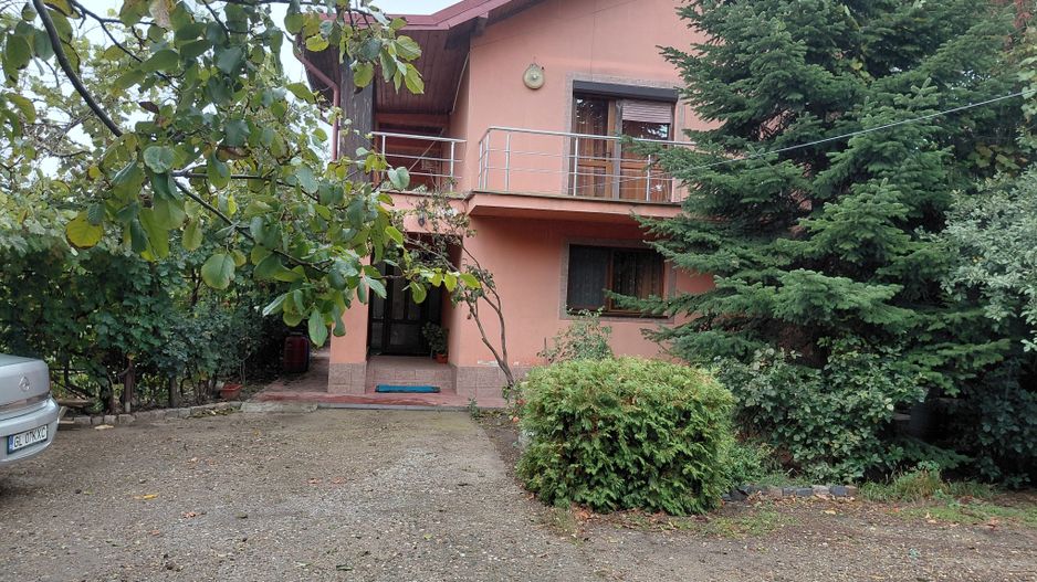 Casă Spațioasă P+1+M, 265 mp Utili, 1000 mp Teren – Toate Utilitățile, Vânători - Poză 1