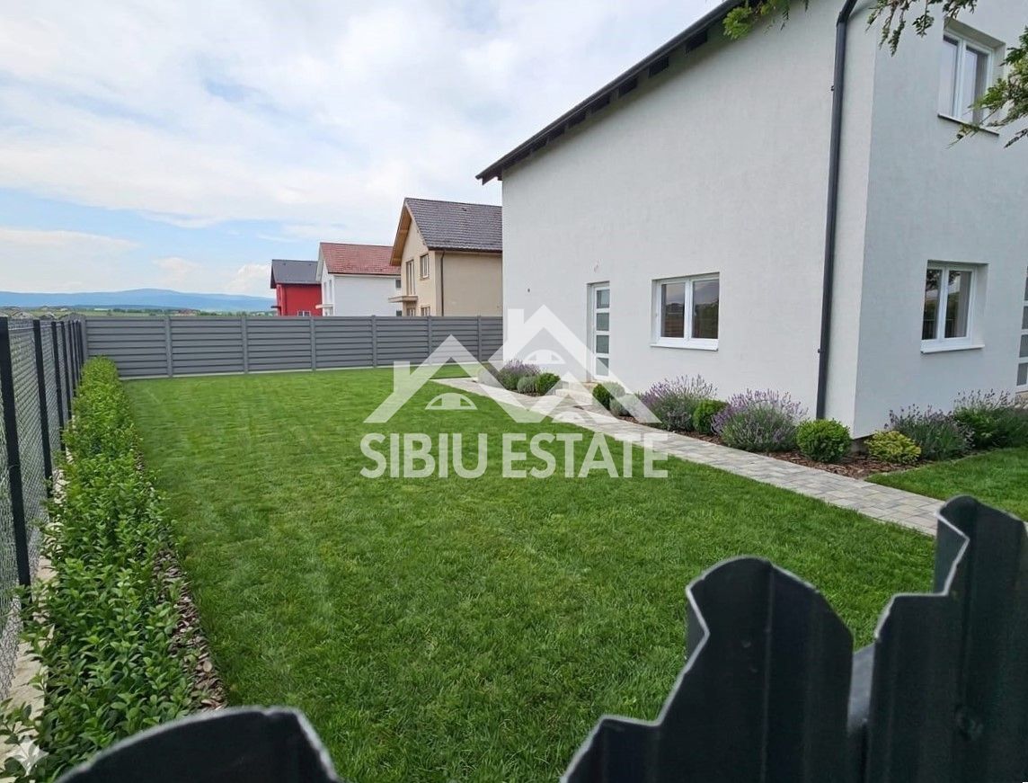 Casa unifamilala 5 camere curte proprie  Sura Mica zona Penny - Poză 2