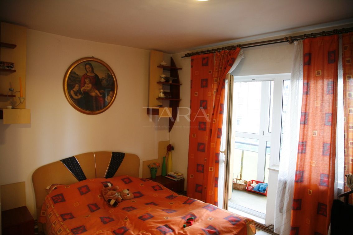 Apartament cu 4 camere, 82 mp, 2 băi și 2 balcoane, zona Câmpului. - Poză 6