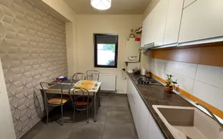 Casă înșiruită complet mobilată + curte+ 2 parcari în complex inchis! - Poză 14