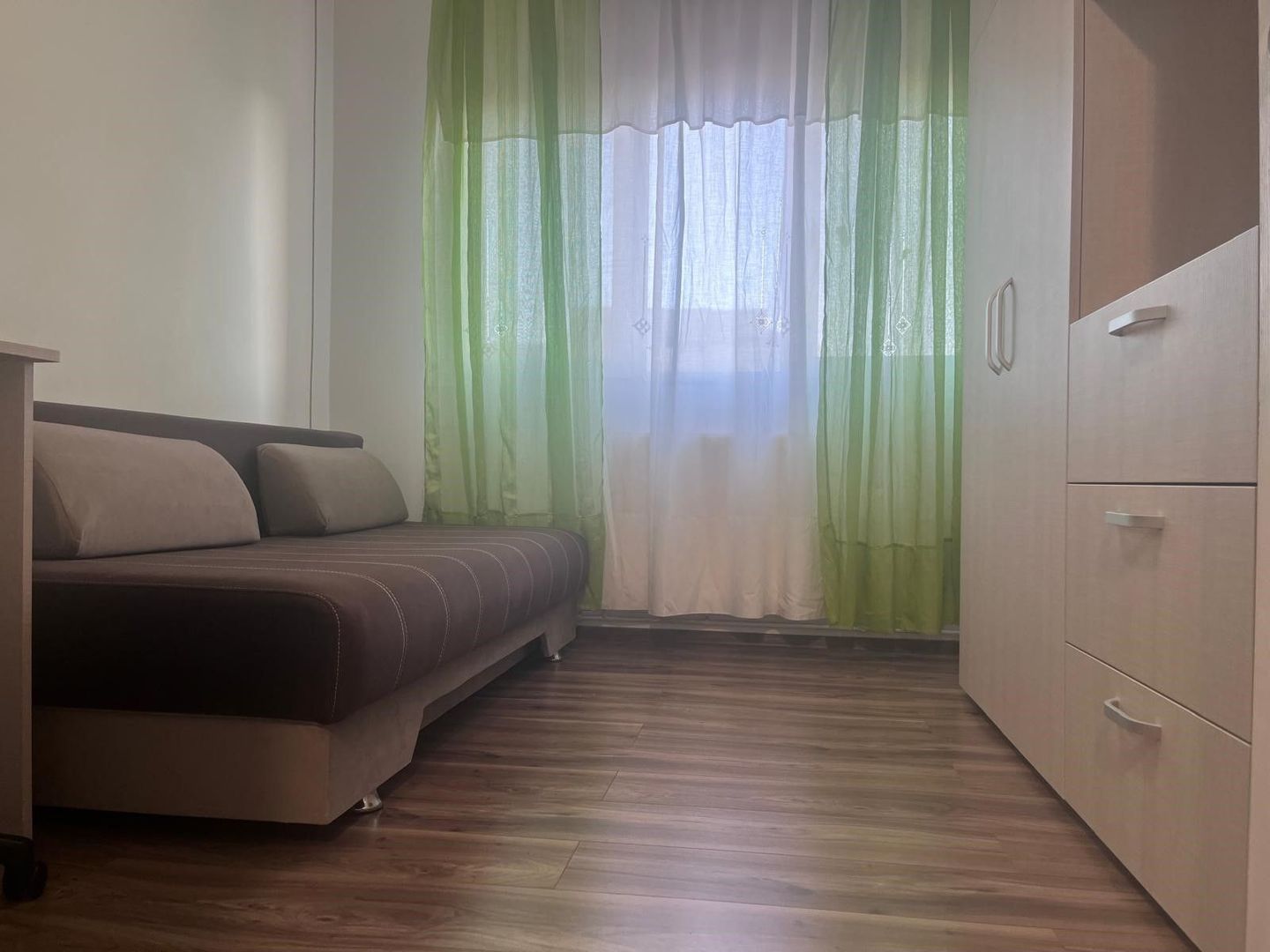Decomandat! Inchiriere apartament cu 3 camere in Targoviste- micro 4! - Poză 3