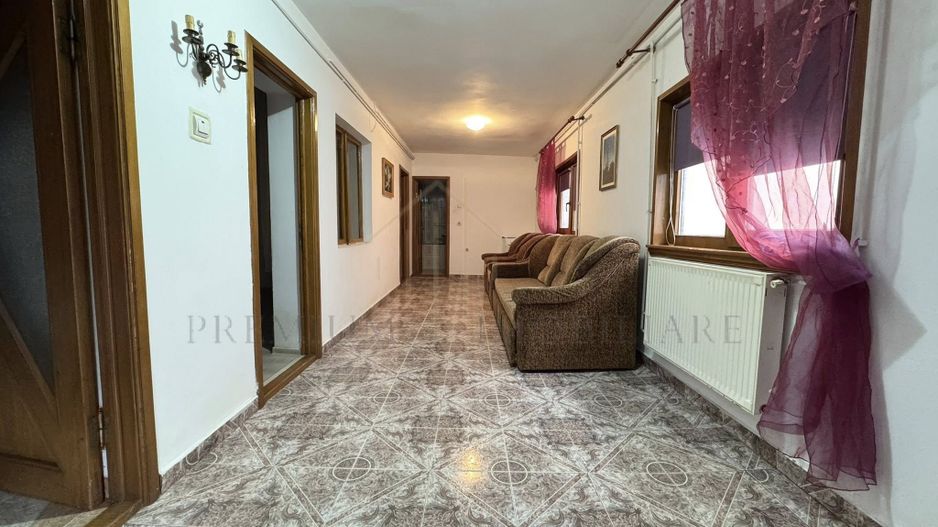 Casa + Spațiu comercial de vânzare în Onesti - Poză 3