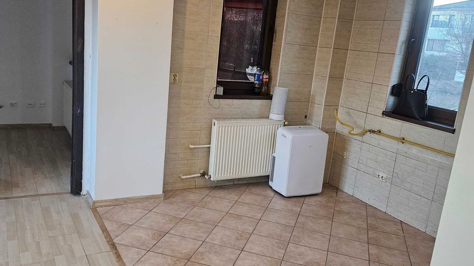 Apartament 3 camere Ghencea, curte cu foișor, parter - Poză 3
