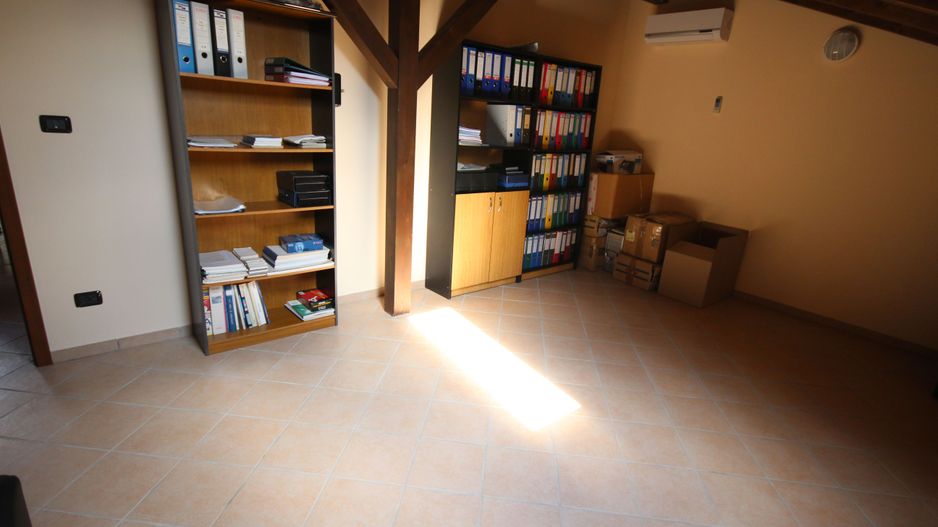 Imobil pretabil activitati firme  in Ghiroda -Comision ZERO - Poză 3