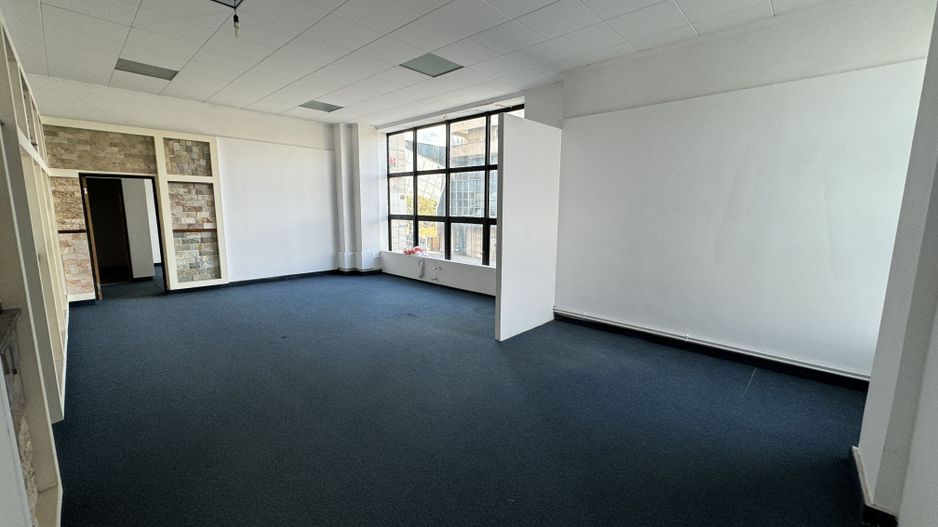 Spațiu comercial 493 mp utili | Locație centrală | Vizibilitate excelentă | - Poză 39