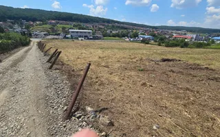 Teren intravilan 16.500mp 55euro mp deschidere de 82m la E60 - Poză 11