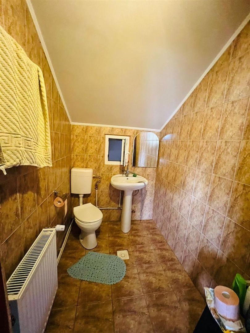 Casa in zona de dealuri - Poză 9