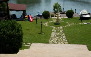 Vilă pe malul Lacului Snagov | 3.000 mp teren | 90 m deschidere lac - Poză 12