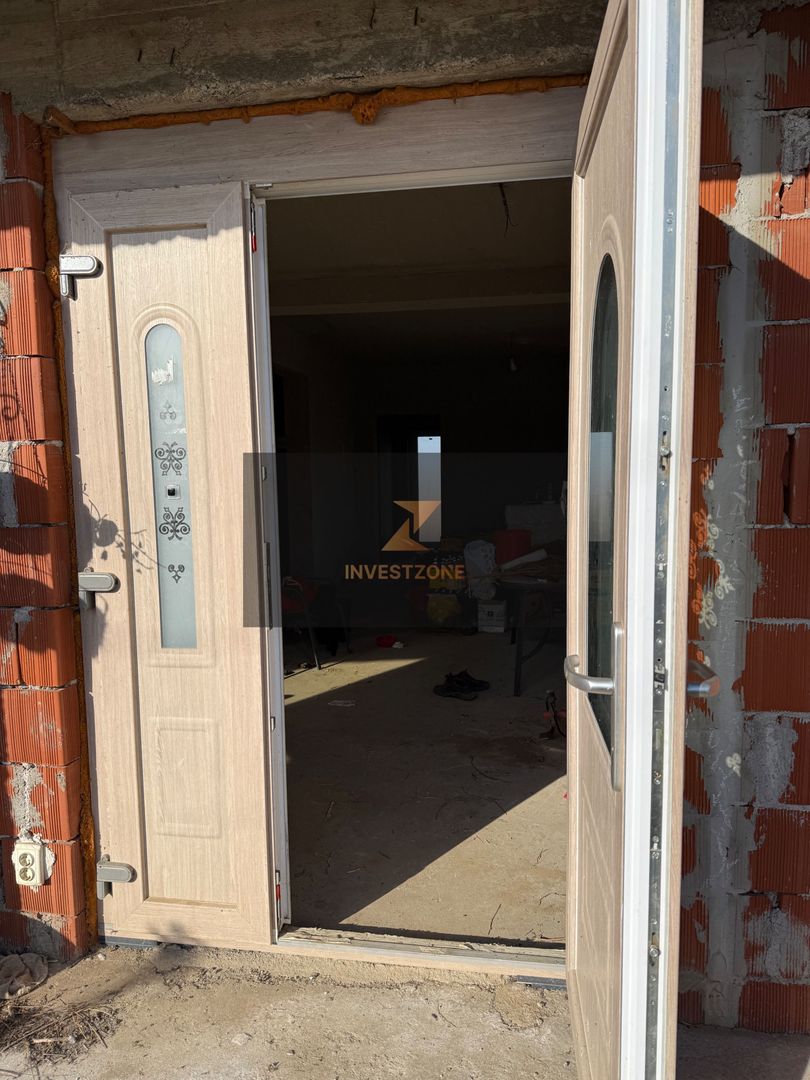 Casă spațioasă cu teren 806 mp - Poză 16