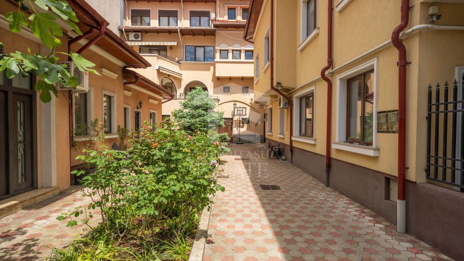 3 IMOBILE - LOT 676 MP - RECONSOLIDATE - ROMANA VICTORIEI - DOROBANTI - Poză 1