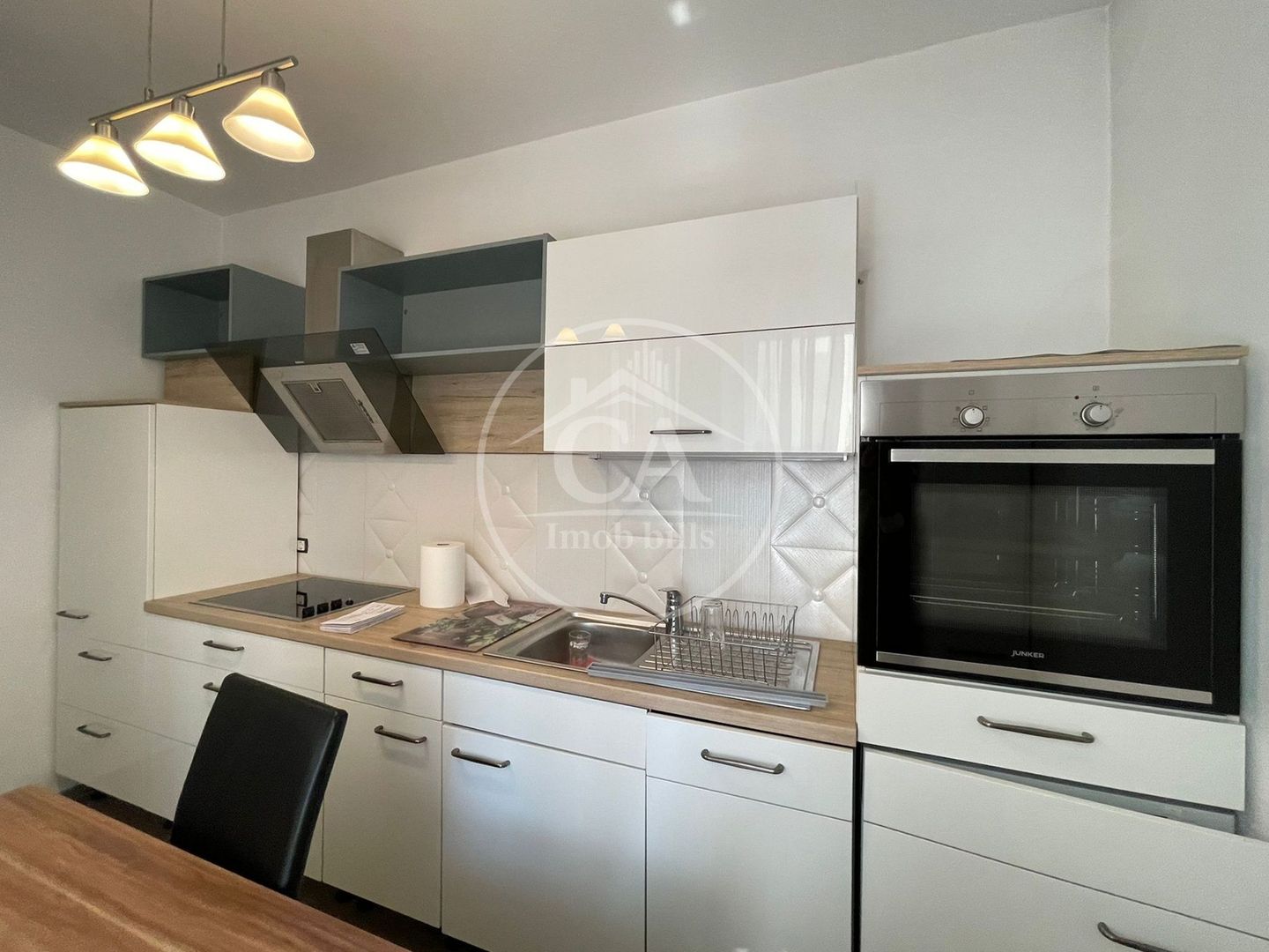 Apartament de vanzare cu 3 camere in zona Central, Oradea - Poză 9