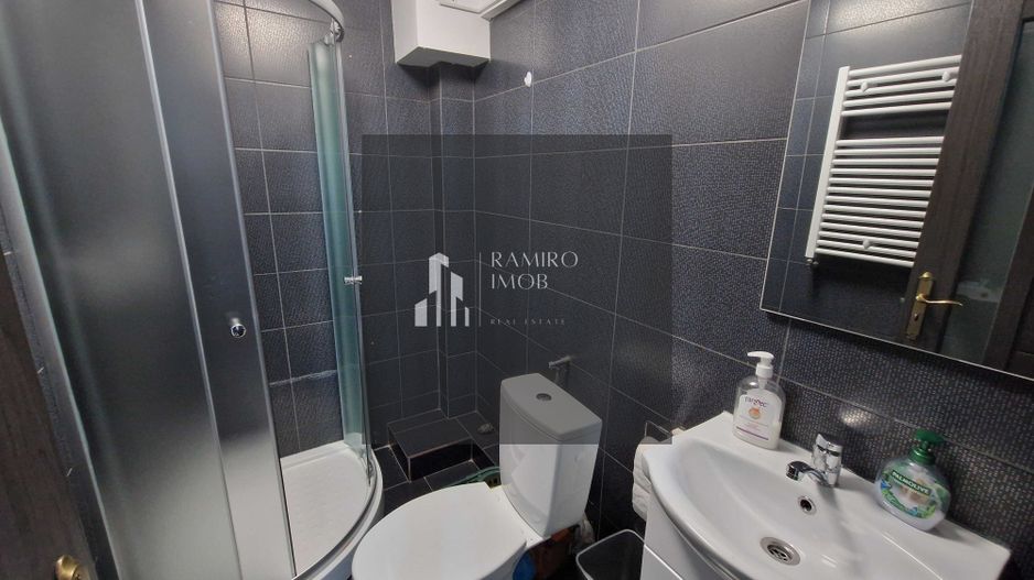 GARSONIERA 30MP, EROII REVOLUTIEI - Poză 13