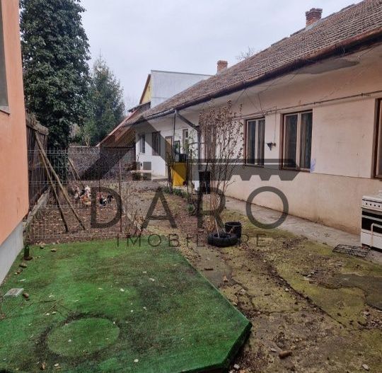 De vanzare casă lingă cetate - Poză 3