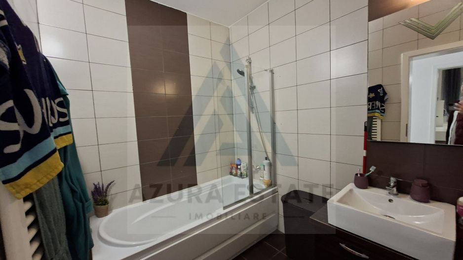 Apartament modern recent renovat 3 camere si parcare privata in Strand - Poză 11