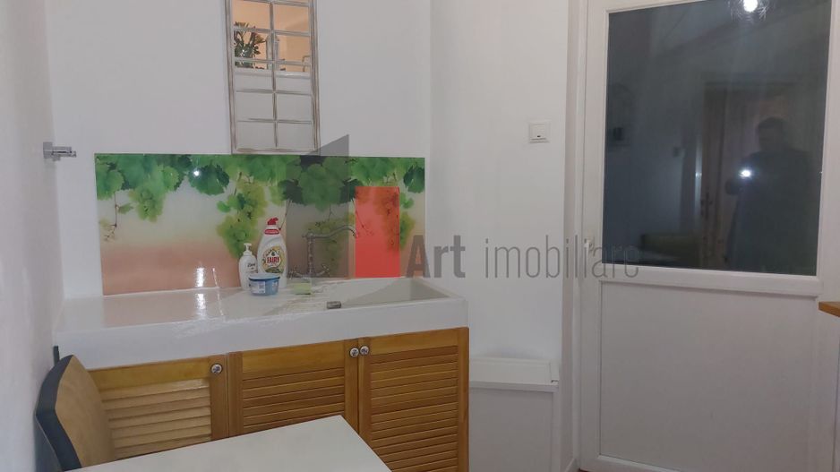 Spatiul "BAIXA" , parter de vila, renovat recent, liber - Poză 9