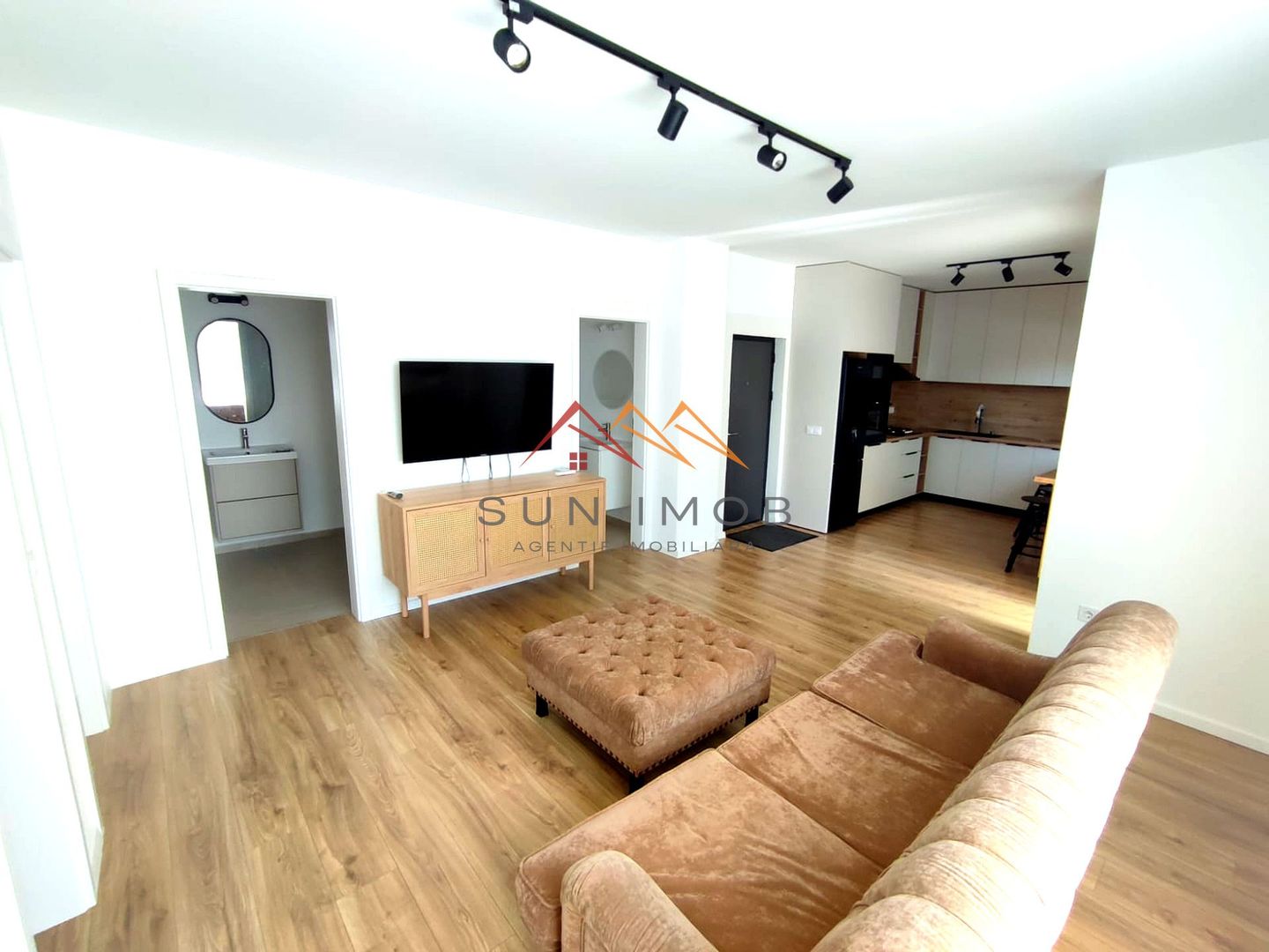 APARTAMENT 3 CAMERE | PRIMA ÎNCHIRIERE | MOBILAT ȘI UTILAT | CÂMPINA - Poză 2