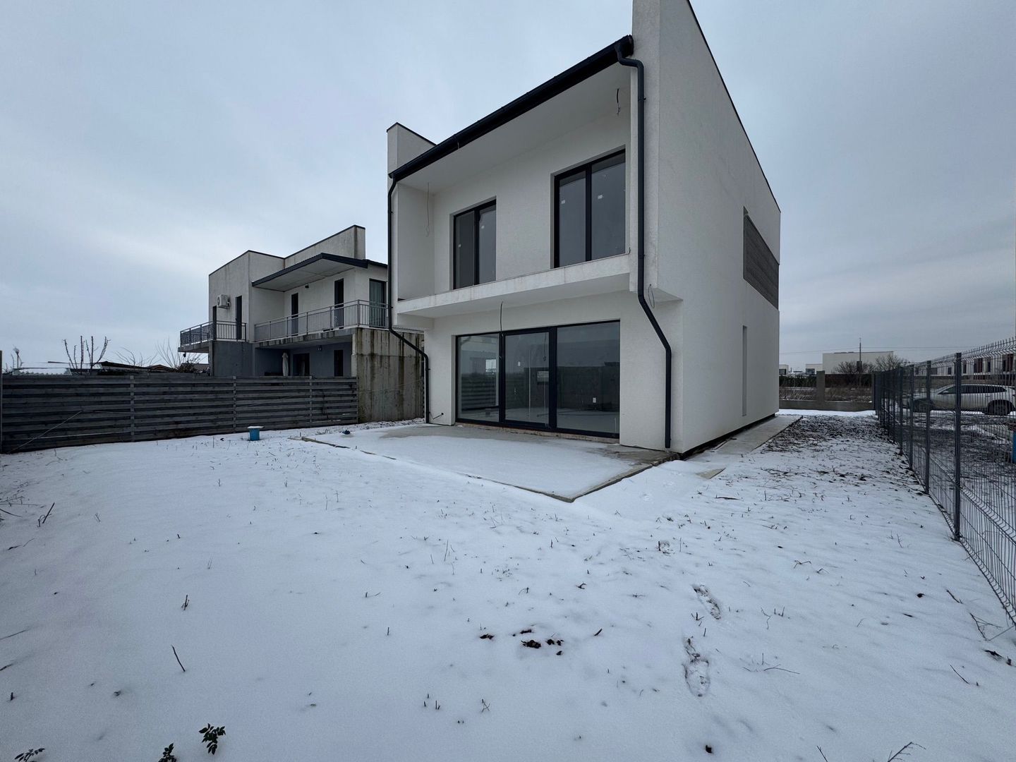 Vile PREMIUM Tunari, spatioase si luminoase - Poză 2