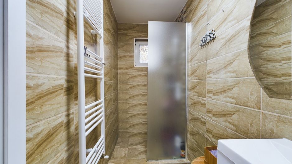 Apartament cu 2 camere la curte , renovat recent - Poză 8