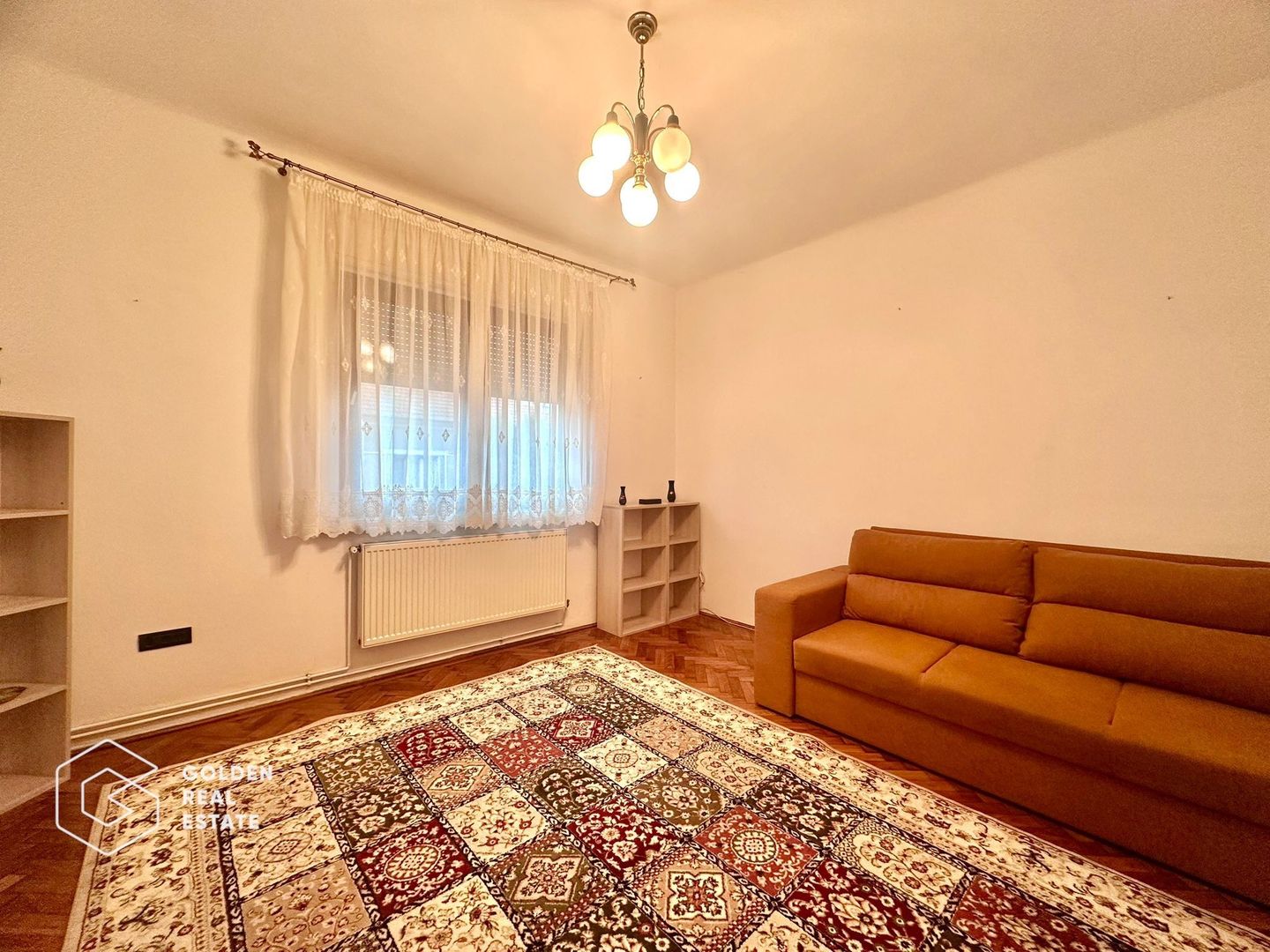 Casa centrala cu 3 camere, curte privata și gradina - Poză 3