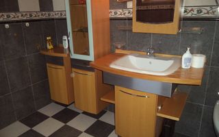 VILA - 4DORMITOARE SI GRADINA DE 300 MP LA INCHIRIERE IN IANCU NICOLAE - Poză 5