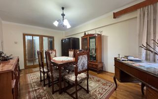 Apartament cu 3 camere decomandate, etaj 2, Centru - Poză 1