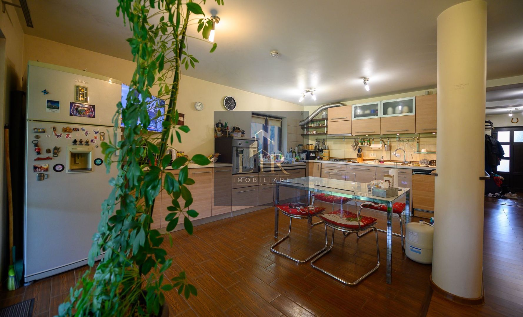 Vilă 5 camere 240 mp, mobilata,teren 806 mp – Platou Galata, Iași - Poză 4