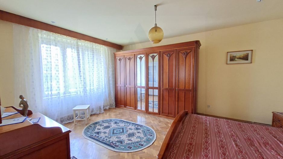 Apartament 4 camere 110 mp utili cu teren aferent si 2 bai Central - Poză 1