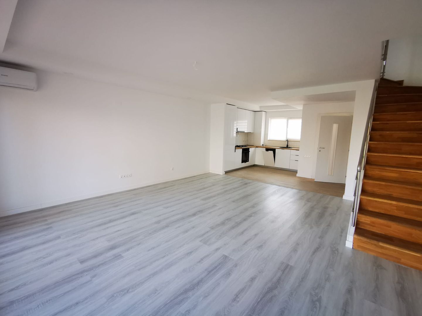 Vila 3 camere Cosmopolis - Poză 2
