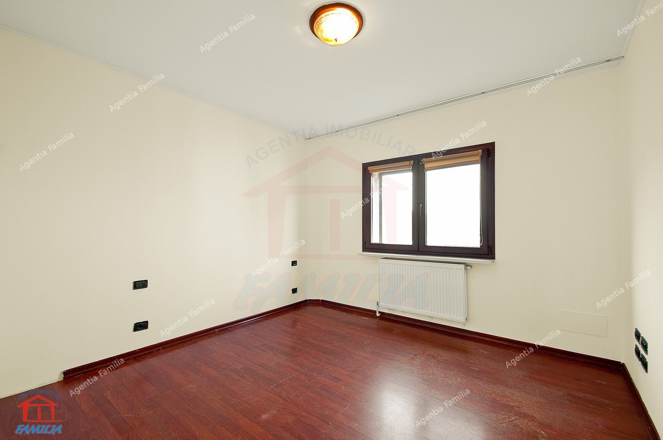 Apartament 3 camere dec in Galati Micro 21 vedere la Dunare langa turn - Poză 7