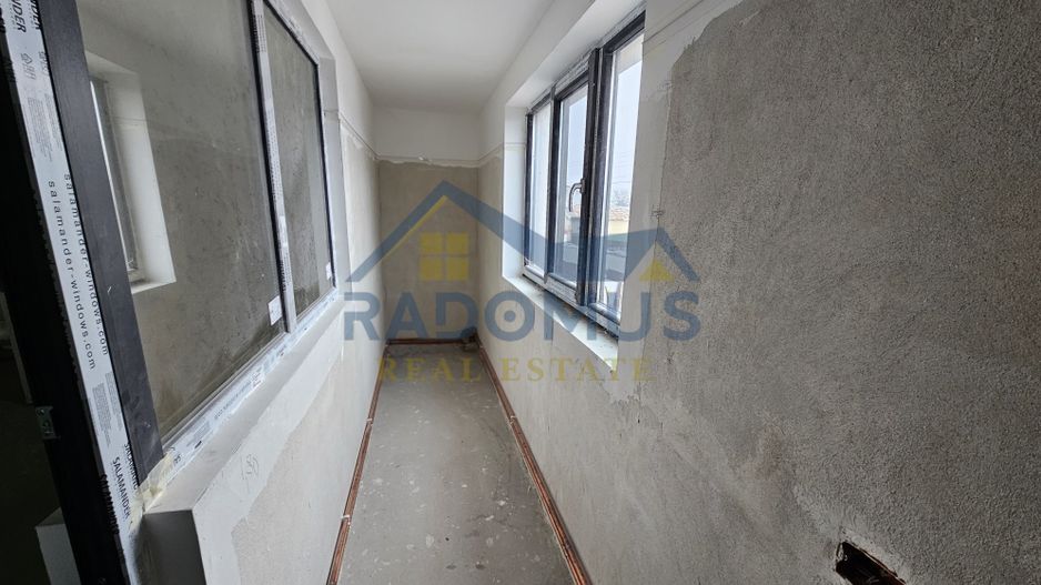 Vila Tătărani - 280 mp utili - 500 mp Teren - 8 Camere + 4 Băi - Poză 14