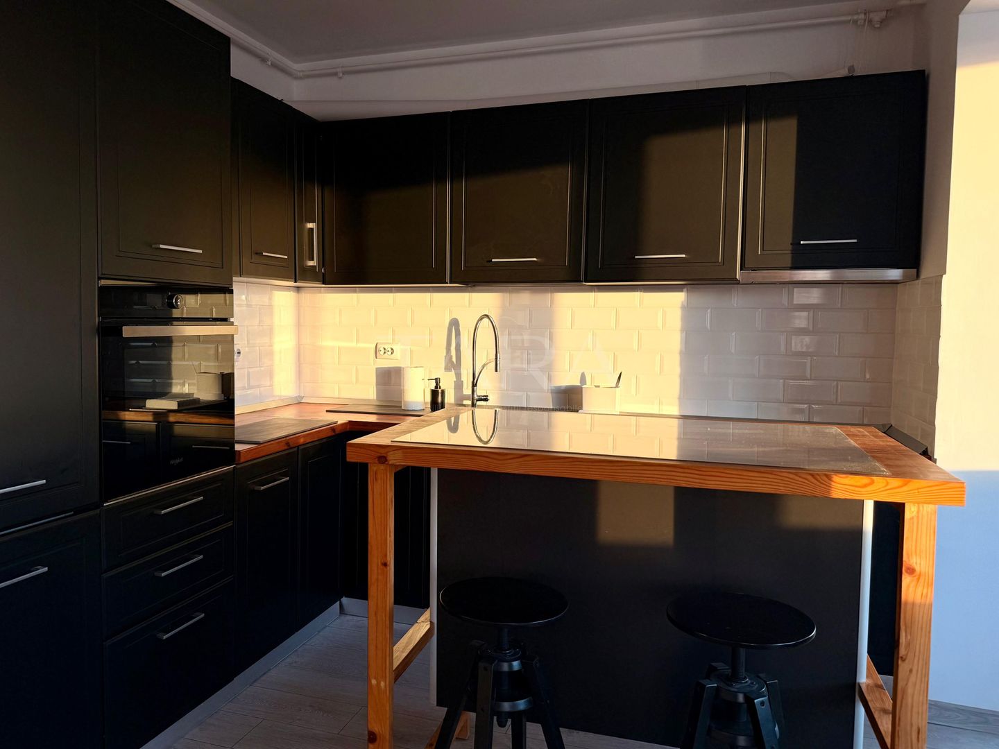 Apartament modern cu birou și panoramă deschisă – zona BMW. - Poză 2