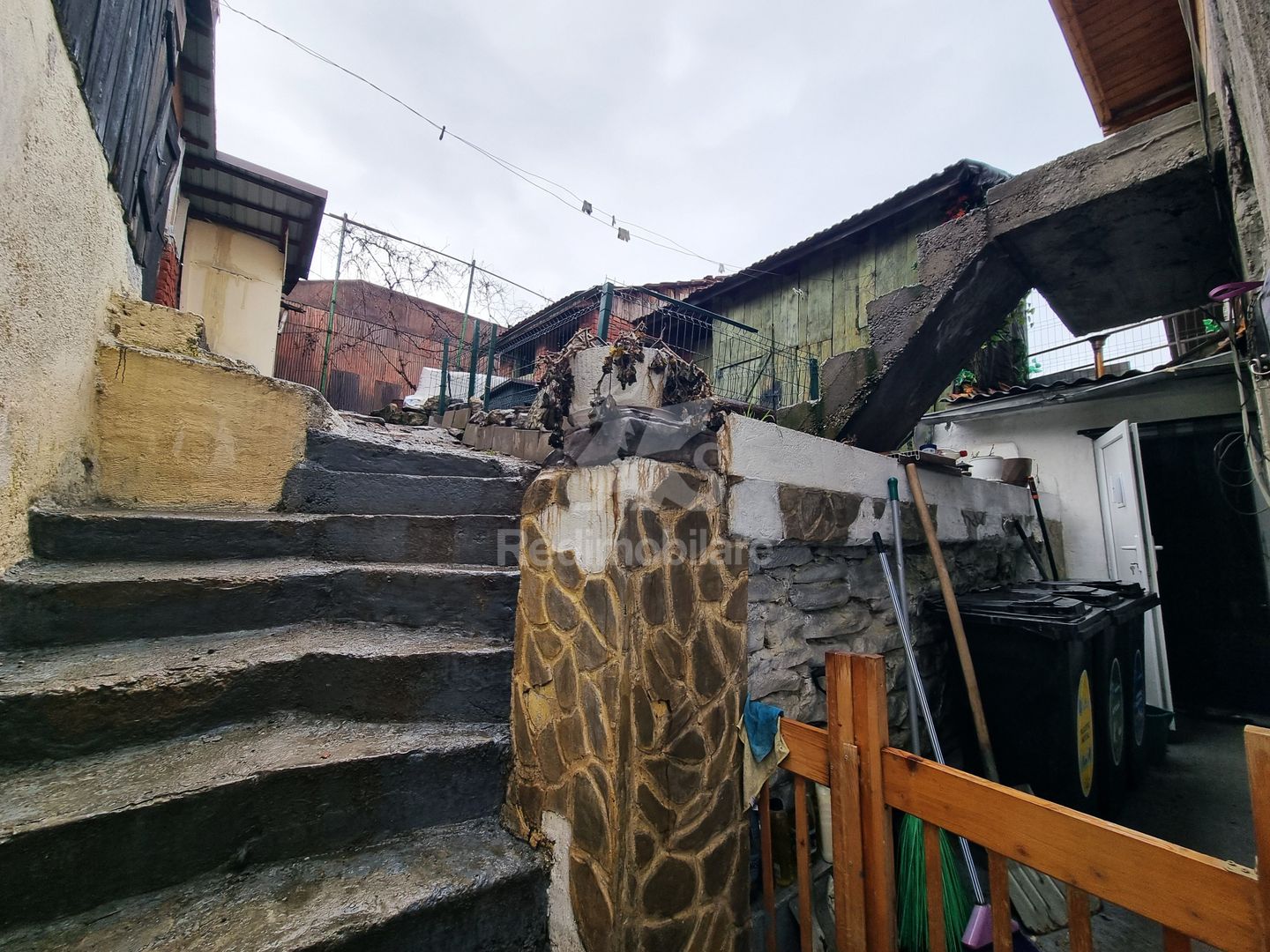 Casă funcțională, curte proprie, finisaje moderne - Poză 11