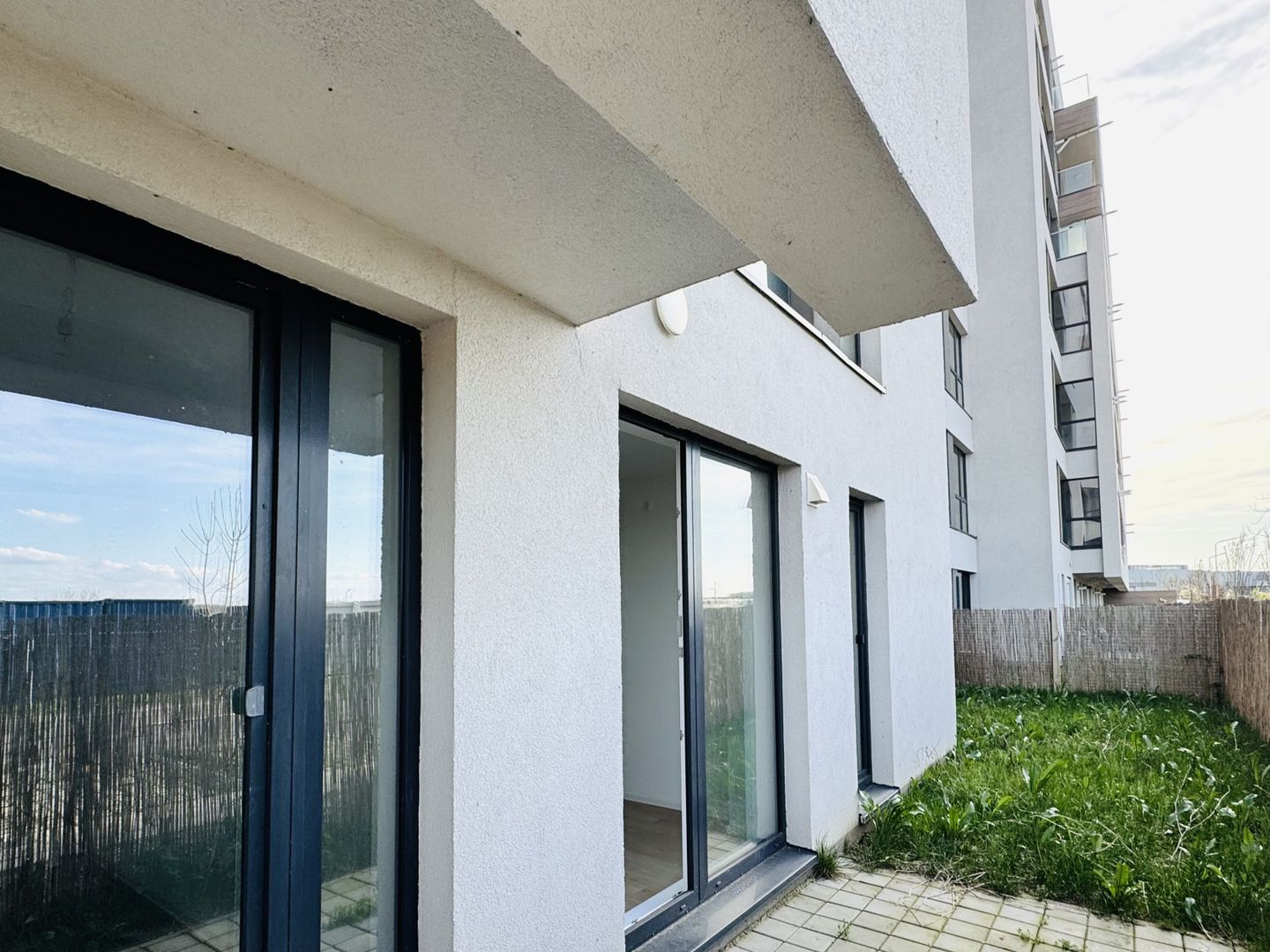 Apartament 4 camere Decomandat + Grădină Proprie - Atria Urban Resort - Poză 1