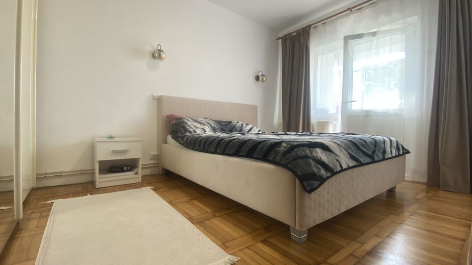 Compartimentare decomandata! Vanzare apartament cu 3 camere-Micro 11 - Poză 4