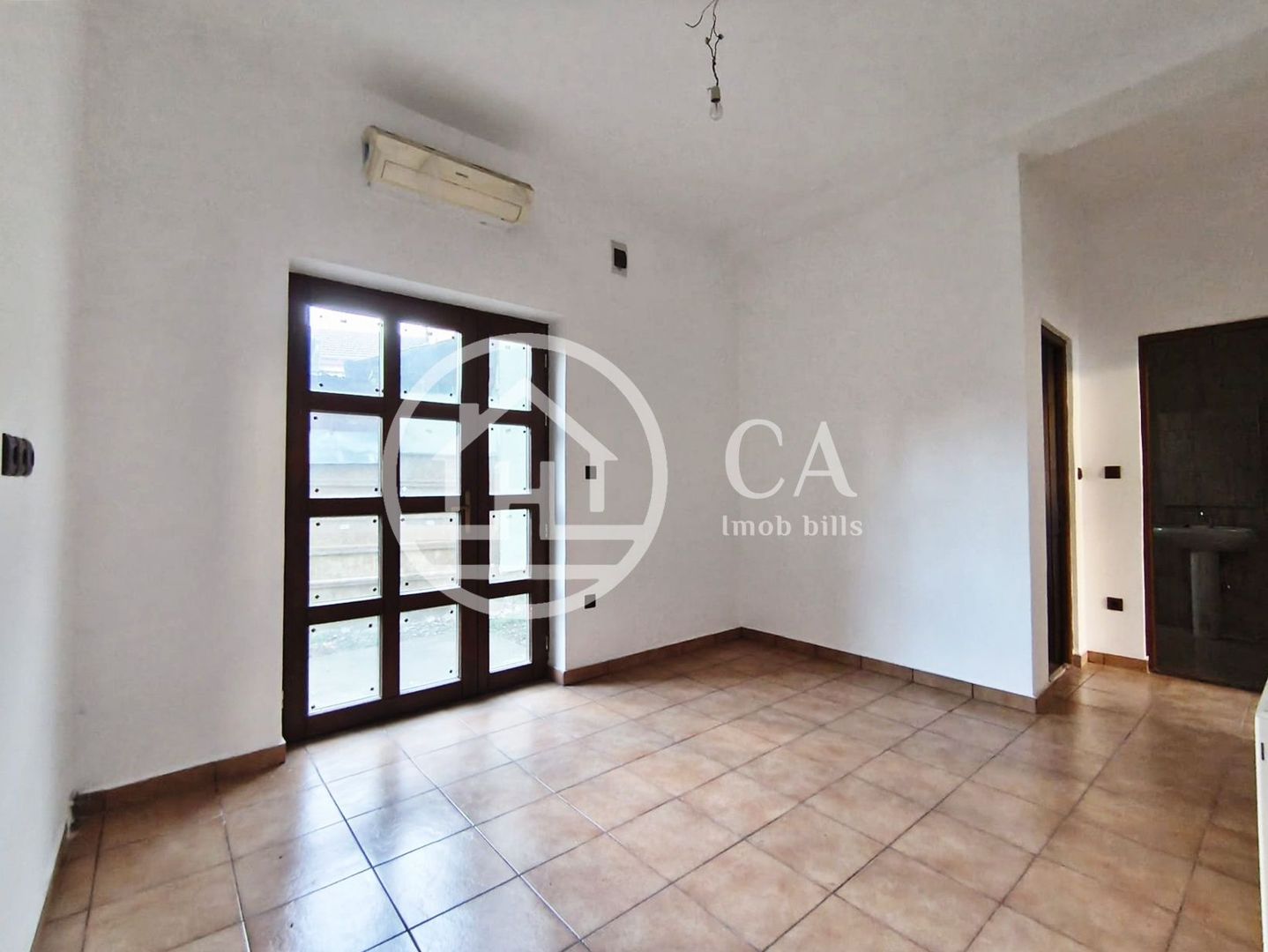 Casa de închiriat cu 6 camere în zona Centrala,  Oradea - Poză 4