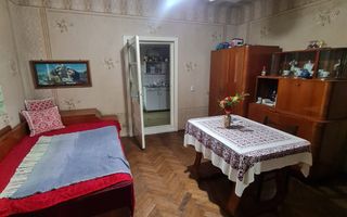 Casă cu teren de 1.000 m² – utilități complete, ideală pentru renovare - Poză 2