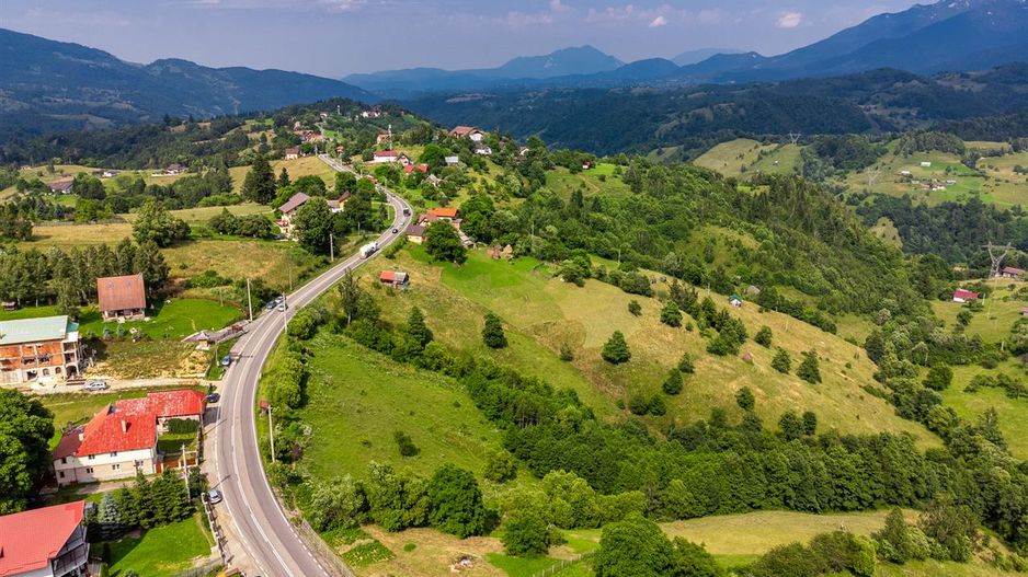 Aproape 4.000 mp, in fascinatia decorului montan, Bran, Moieciu de Jos, Brasov - Poză 1