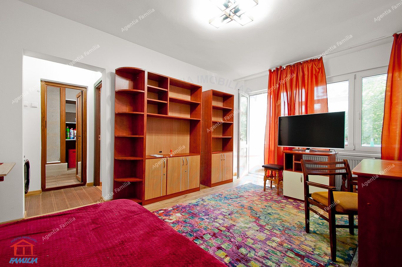 De vanzare apartament 2 camere Centru, etaj 3 - Poză 2