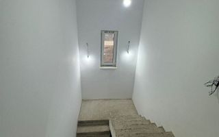De vânzare - Casă cu 4 camere în cartier Izvor - Poză 11