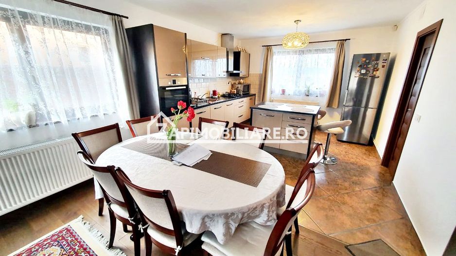 Casa 5 camere, 180 mp, 500 mp teren, garaj - Poză 2