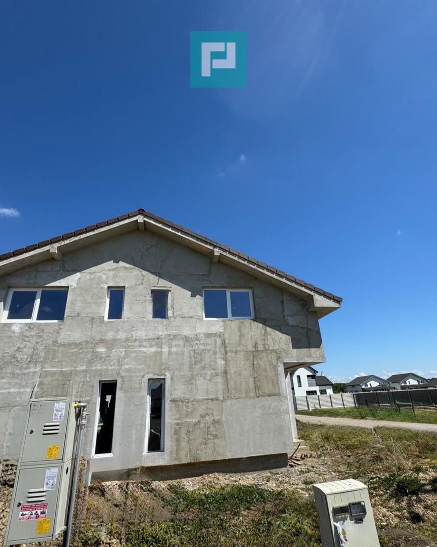 Duplex la roșu 3 camere-Moșnița Veche - Poză 1