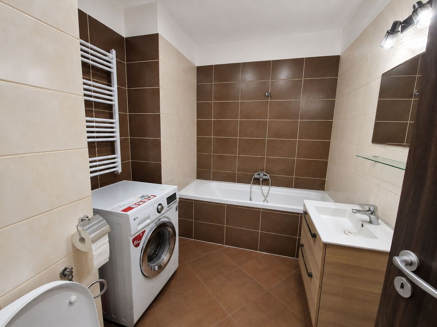 De Inchiriat Apartament 2 Camere, Etaj 1, 69 mp, Terasa, Zona Soarelui - Poză 7