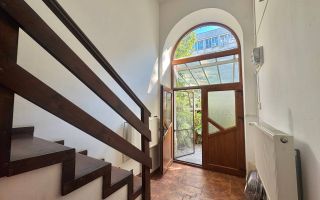 Spre Vânzare Proprietate remarcabilă cu 6 camere în inima Iașului ! - Poză 12