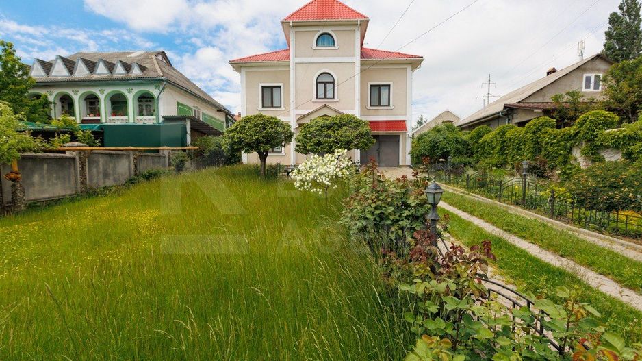 Vânzare, casă 3 nivele , str. Sihastrului, Codru - Poză 1