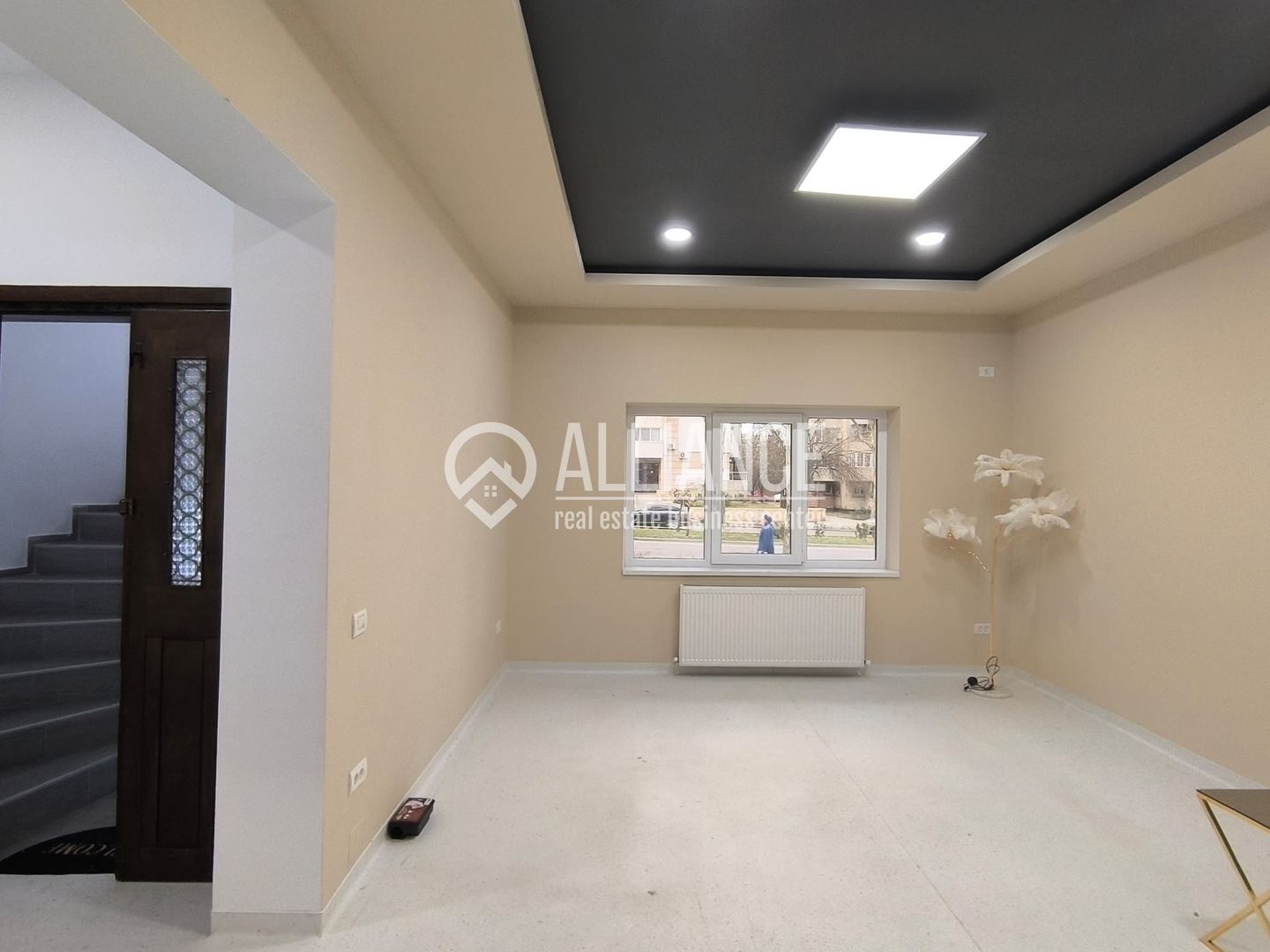 CAPITOL - Bdul Mamaia parter de vila stradal! - Poză 2