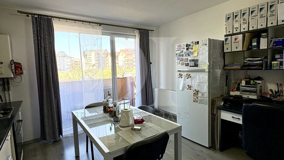Apartament cu 3 camere -zona Eroilor Floresti - Poză 3