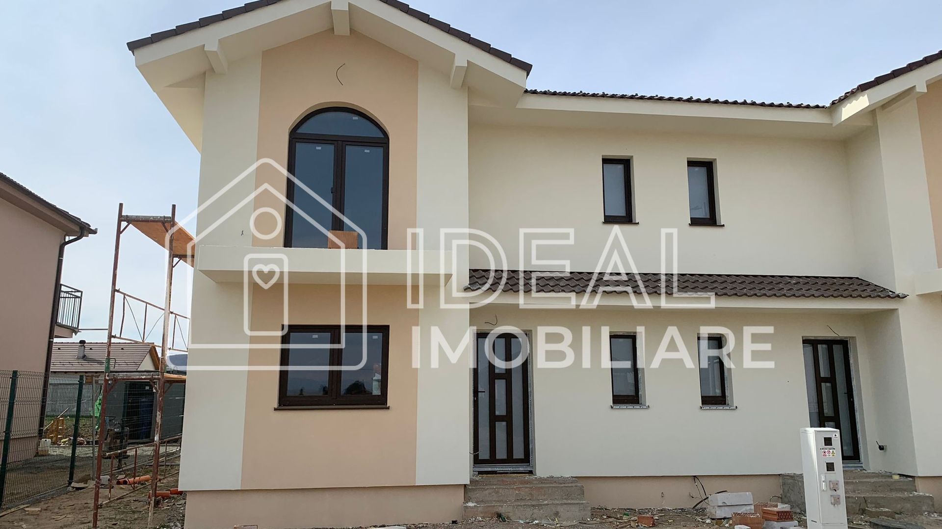 Casa tip Duplex cu 4 camere ,in Cristian - Poză 1