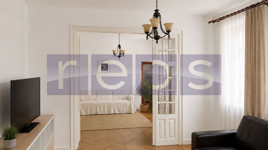 VANZARE  2  APARTAMENTE INDEPENDENTE  INTR-O VILA RENOVATA -144 mp - UNIRII - Poză 3