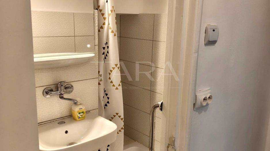 Apartament 2 camere decomandat, renovat complet, mobilat, sud-vest. - Poză 7